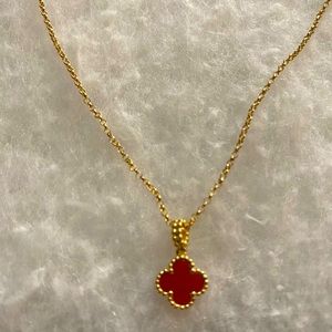 18k Gold necklace with Clover Pendant